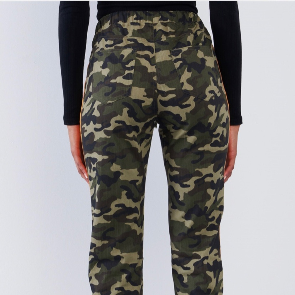Camouflage High Waisted Joggers - Picture 2 of 3